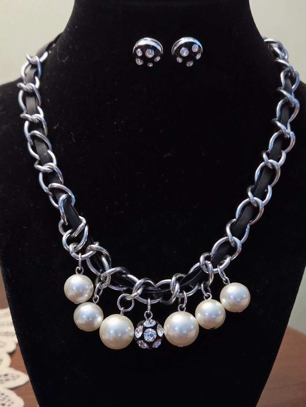 Classic Monochrome 2-Pc Set: Ribbon Woven Pearl Chain Necklace & Stud Earrings